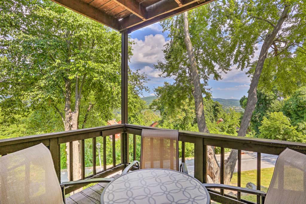 Sun-Lit Vernon Condo < 2 Mi to Ski Resort!
