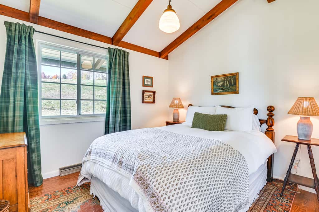 Cozy Mtn-View Chalet < 2 Mi to Windham Slopes