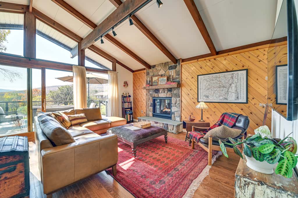 Cozy Mtn-View Chalet < 2 Mi to Windham Slopes