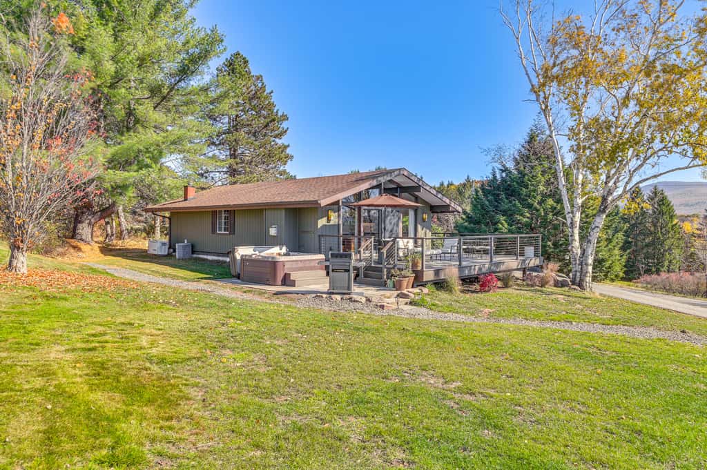 Cozy Mtn-View Chalet < 2 Mi to Windham Slopes