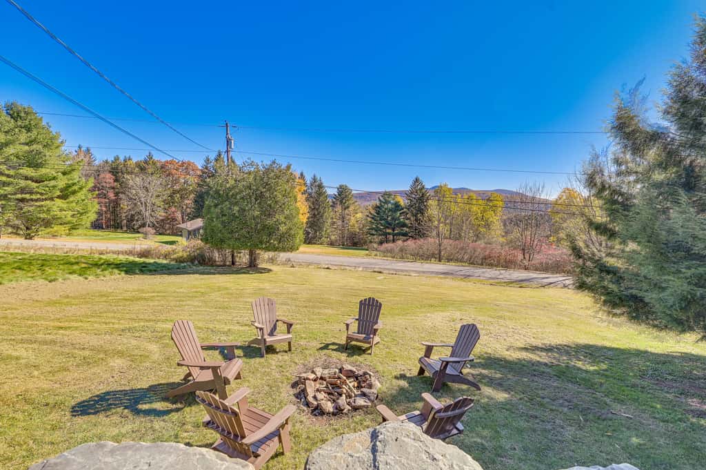Cozy Mtn-View Chalet < 2 Mi to Windham Slopes