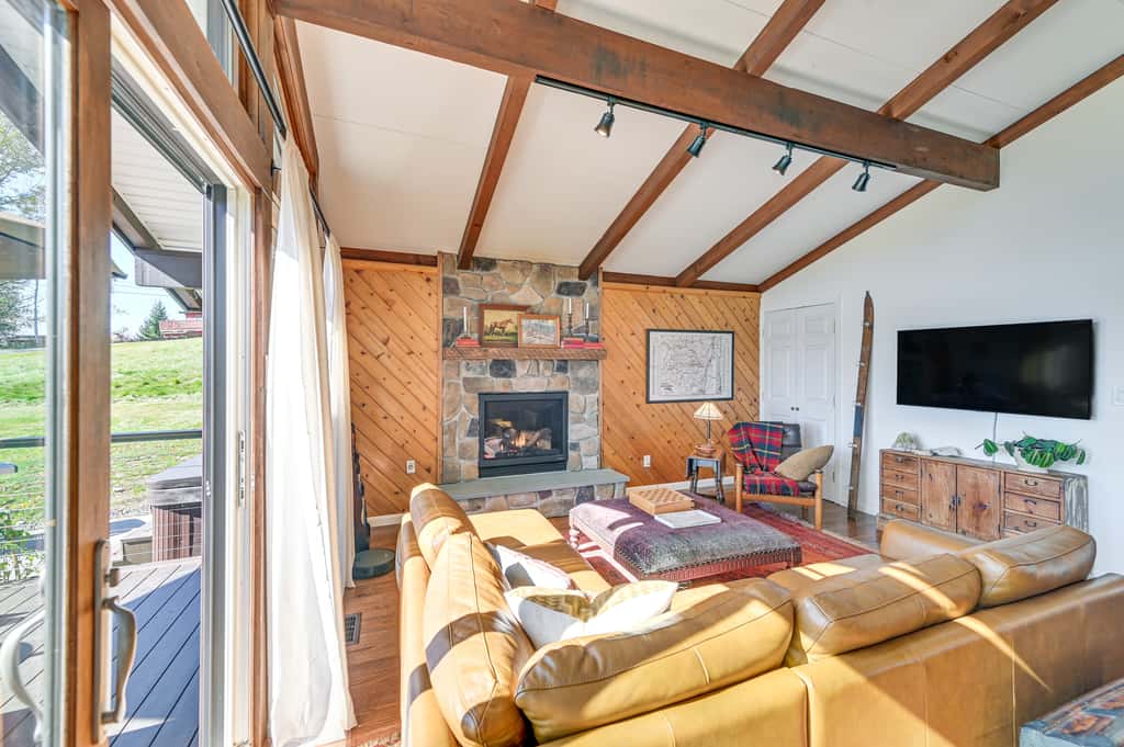 Cozy Mtn-View Chalet < 2 Mi to Windham Slopes