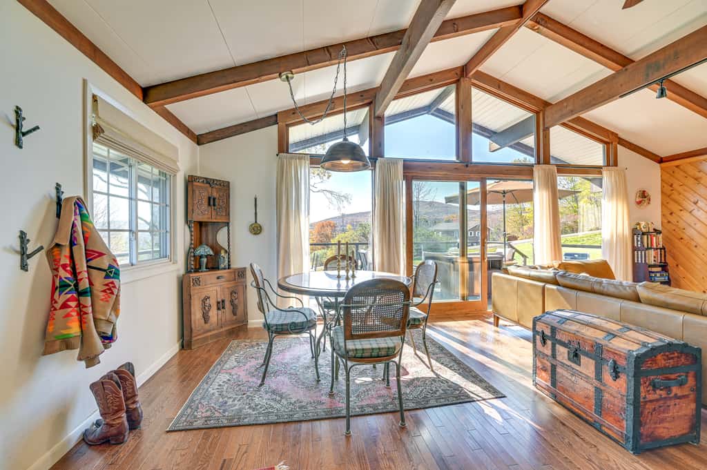 Cozy Mtn-View Chalet < 2 Mi to Windham Slopes