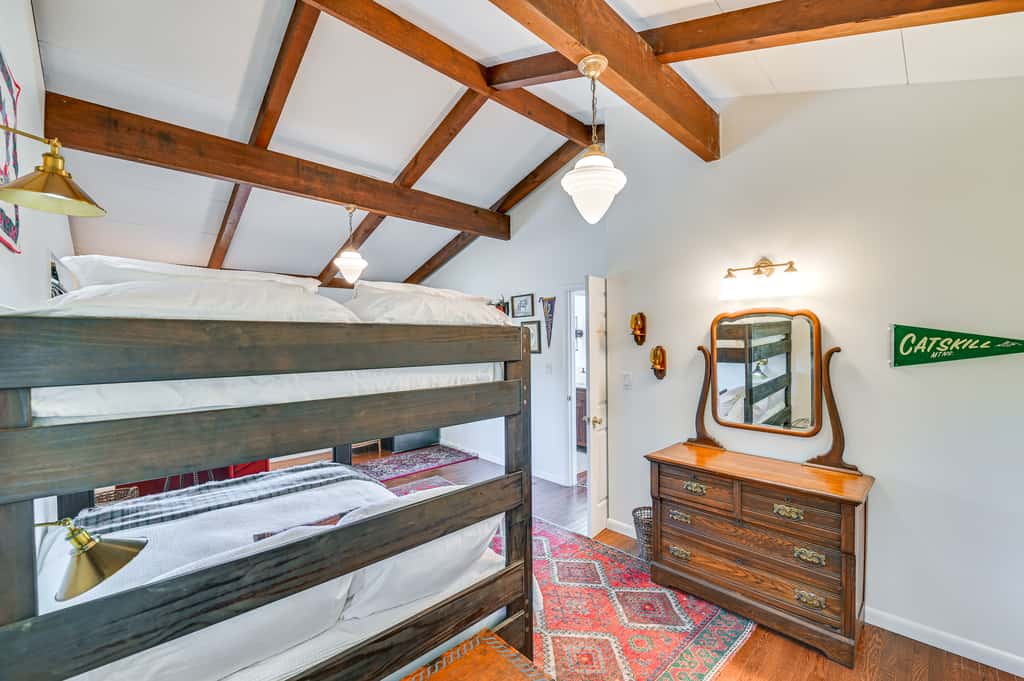 Cozy Mtn-View Chalet < 2 Mi to Windham Slopes
