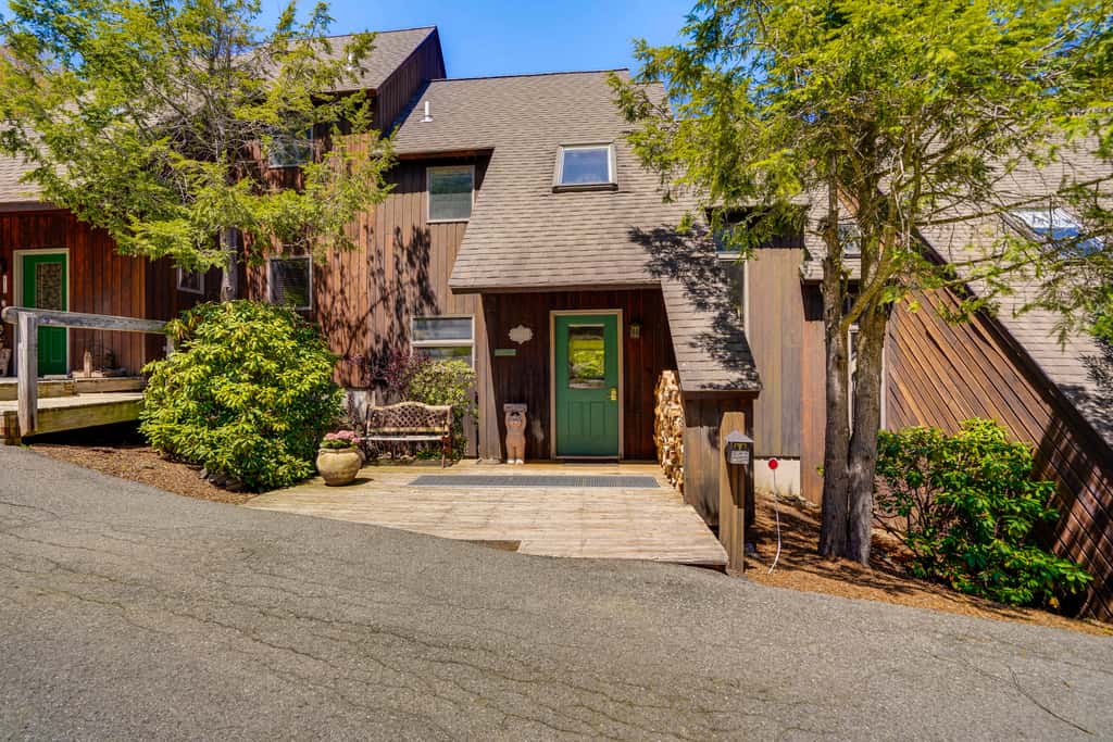 Ski, Hike & More: Year-Round Gem in Windham