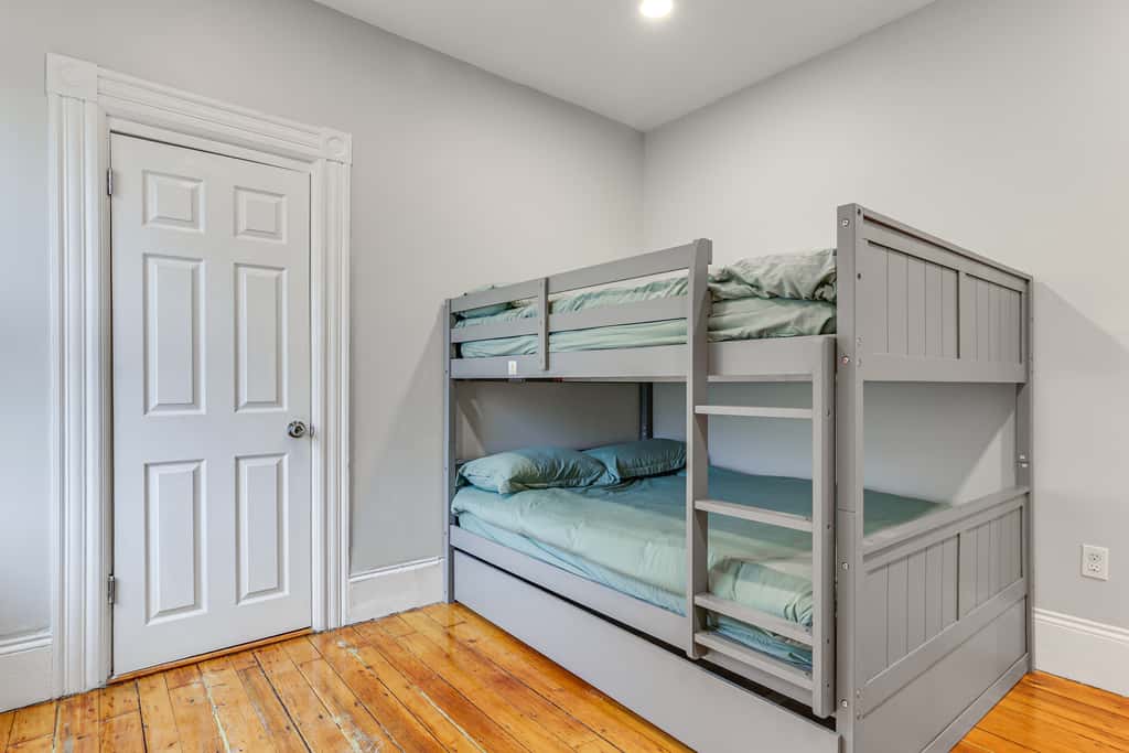 1 Mi to Dtwn: Pet-Friendly Providence Apt w/ Yard