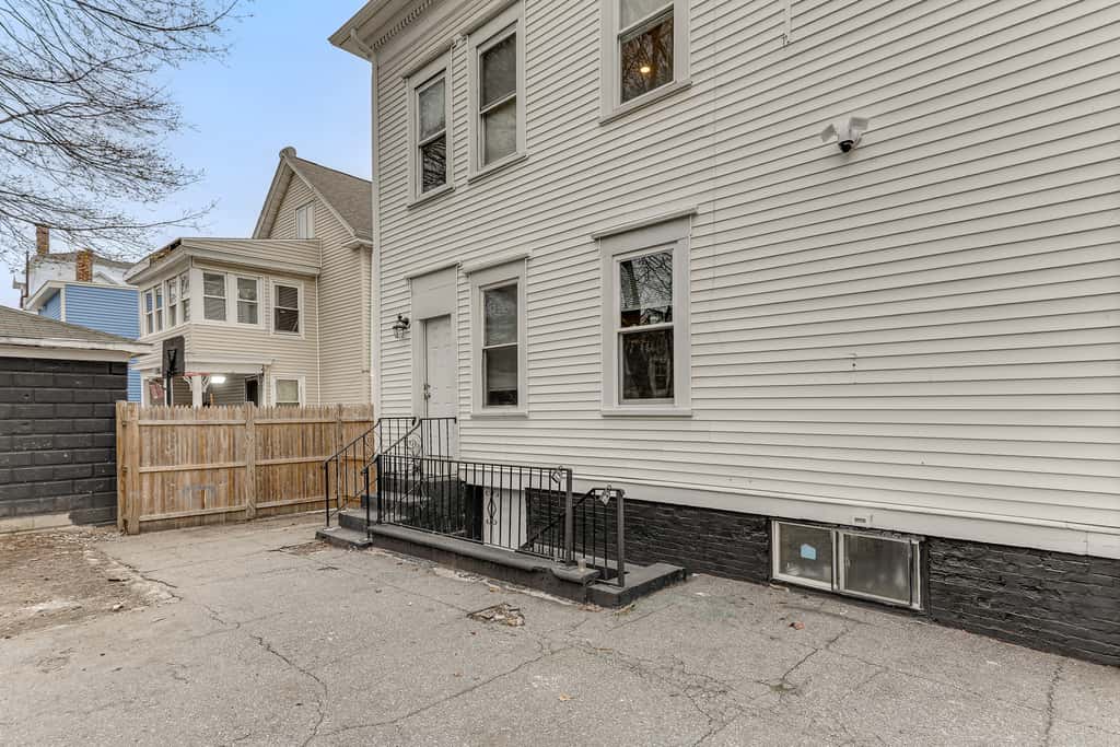 1 Mi to Dtwn: Pet-Friendly Providence Apt w/ Yard