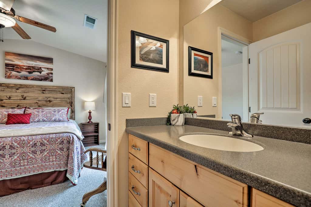 Kanab Condo w/ Pool & Patio, 30 Mi to Zion NP