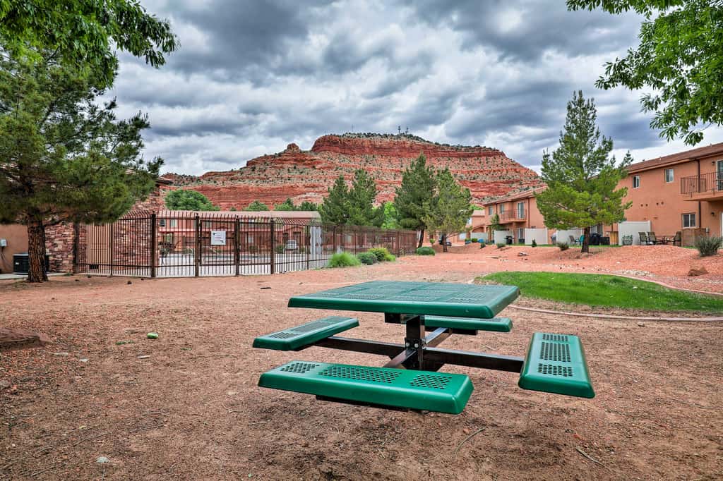 Kanab Condo w/ Pool & Patio, 30 Mi to Zion NP