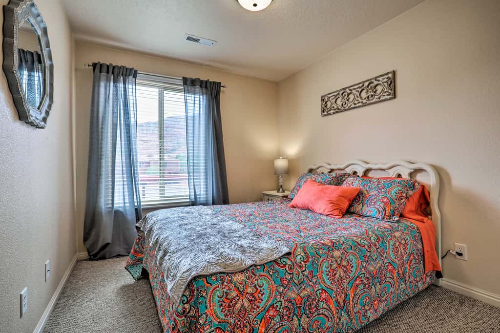 Kanab Condo w/ Pool & Patio, 30 Mi to Zion NP