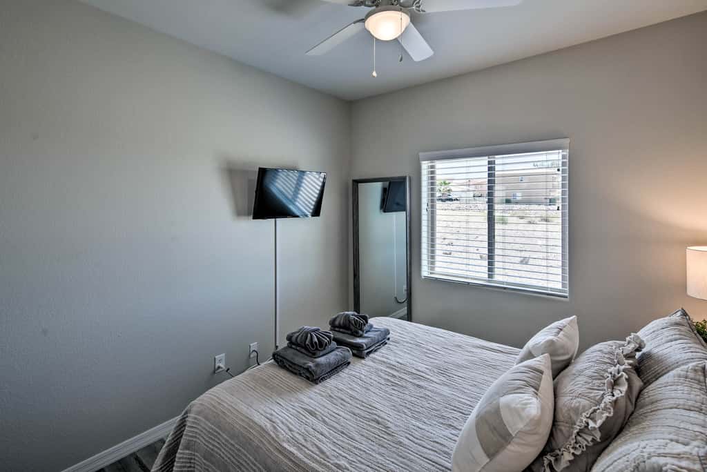 Luxe Home w/ OHV Access, 5 Mi to Lake Mohave!