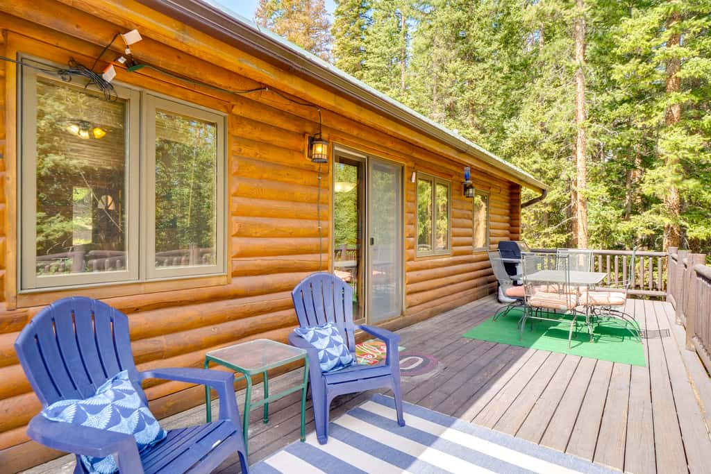 Hot Tub Hideaway w/ Views & Deck in Fairplay!
