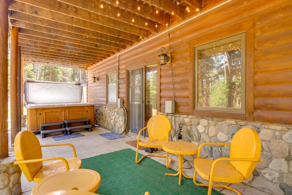 Hot Tub Hideaway w/ Views & Deck in Fairplay!