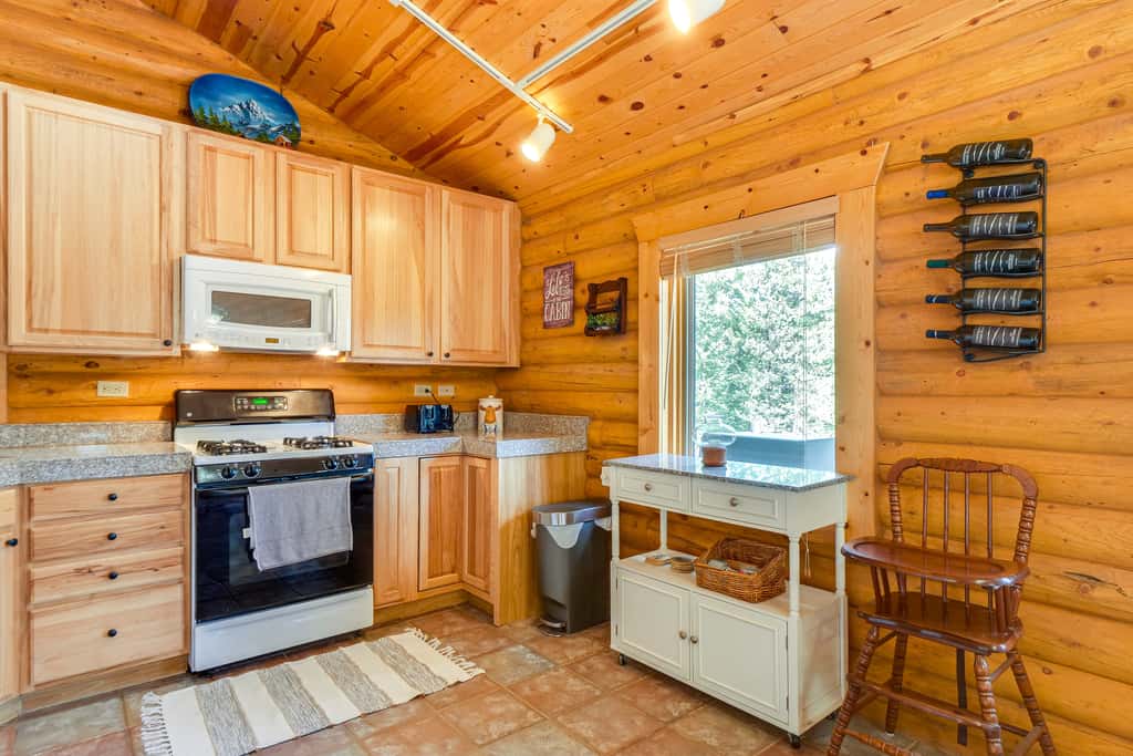 Hot Tub Hideaway w/ Views & Deck in Fairplay!