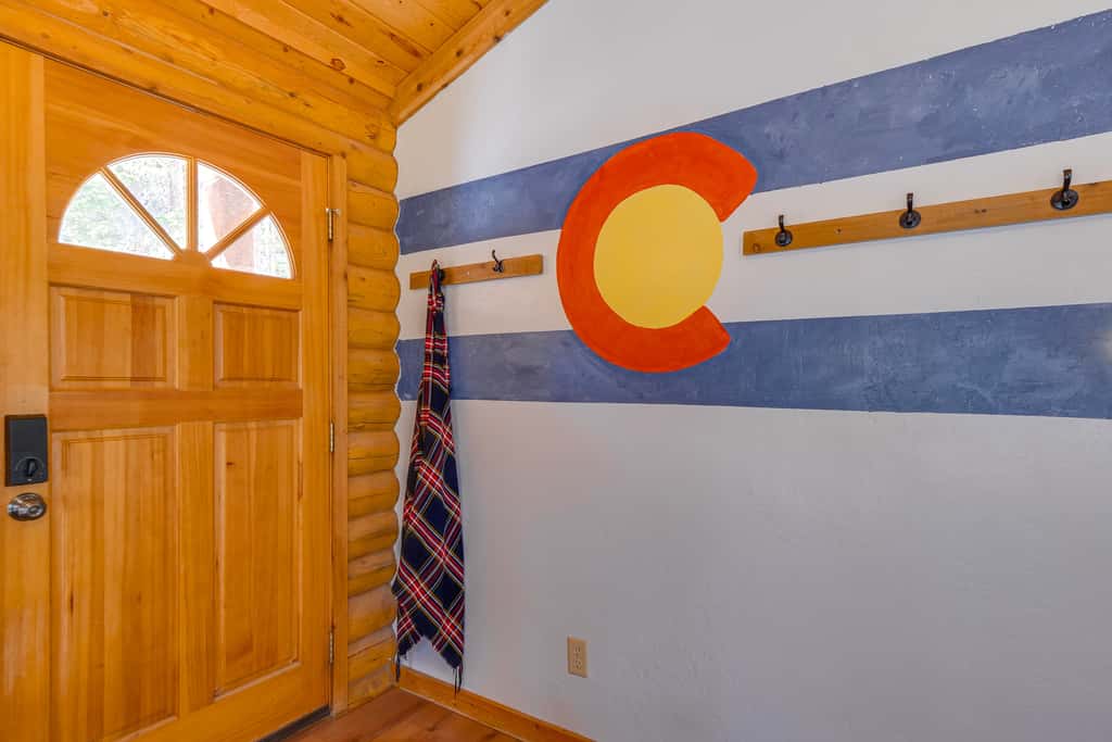 Hot Tub Hideaway w/ Views & Deck in Fairplay!