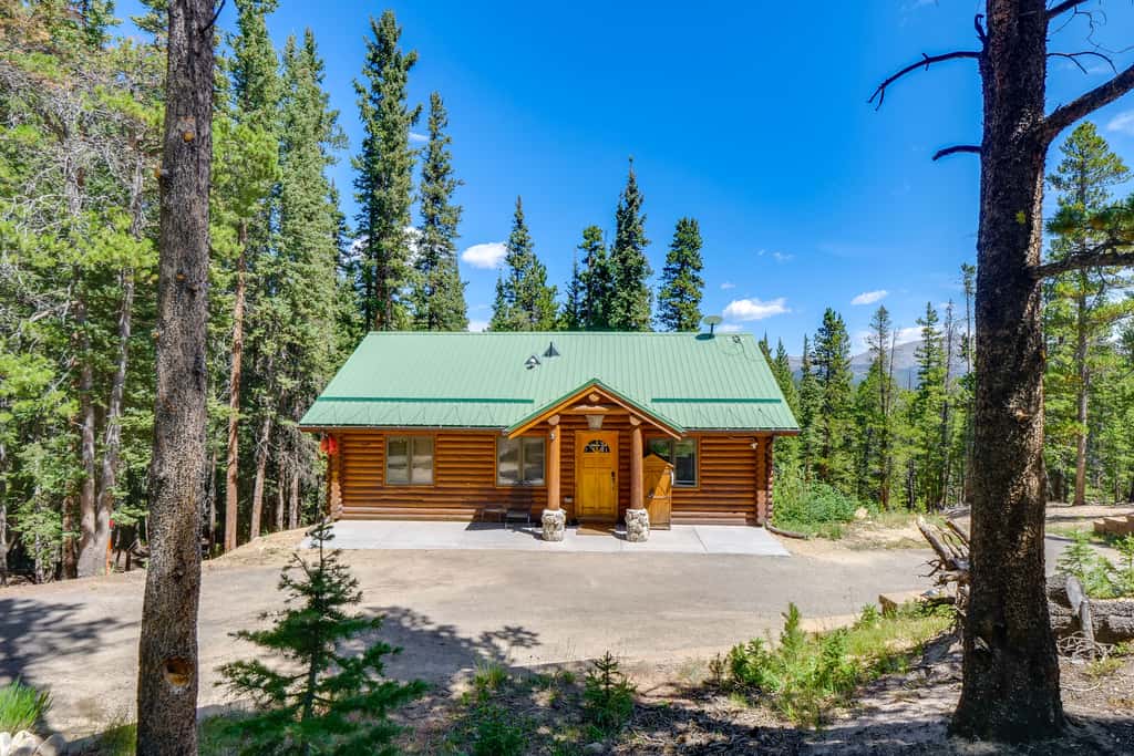 Hot Tub Hideaway w/ Views & Deck in Fairplay!