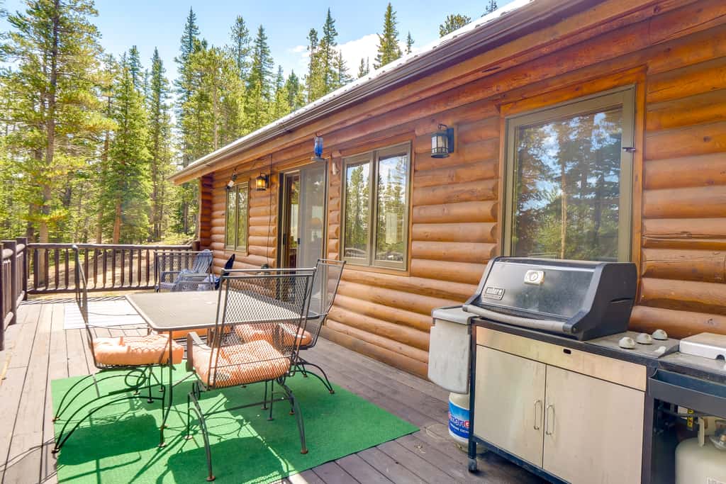 Hot Tub Hideaway w/ Views & Deck in Fairplay!