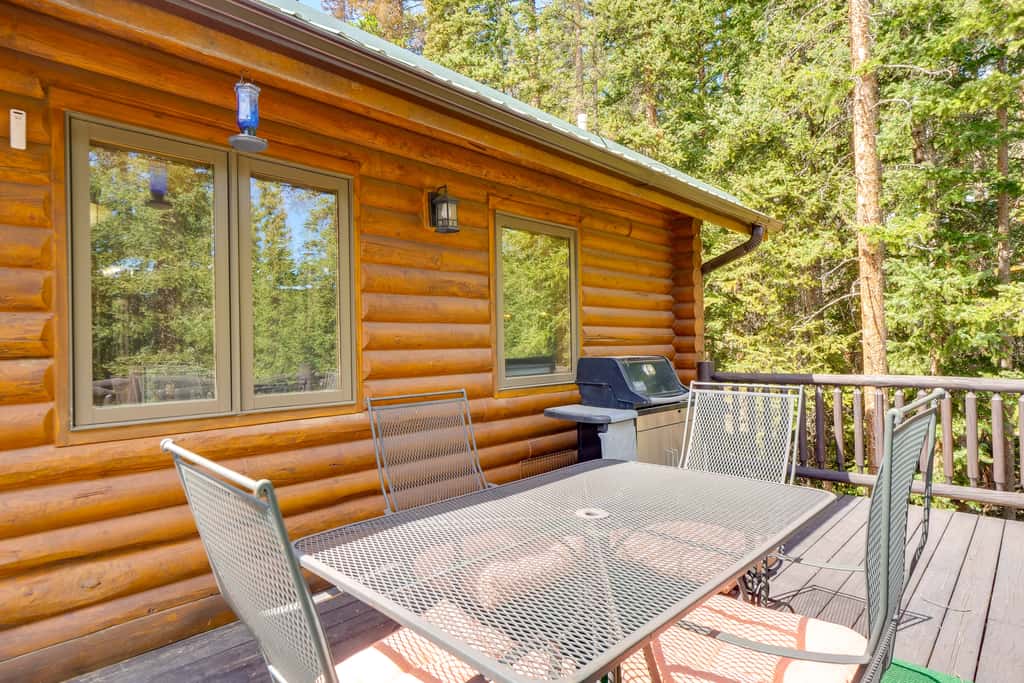 Hot Tub Hideaway w/ Views & Deck in Fairplay!