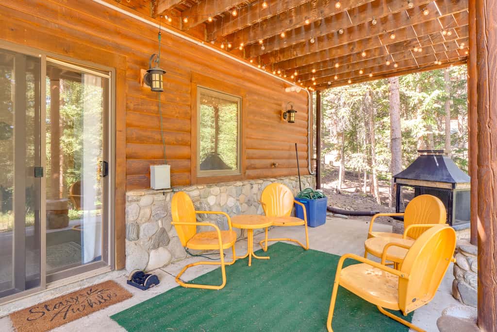 Hot Tub Hideaway w/ Views & Deck in Fairplay!