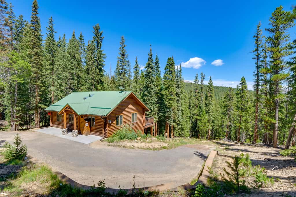 Hot Tub Hideaway w/ Views & Deck in Fairplay!