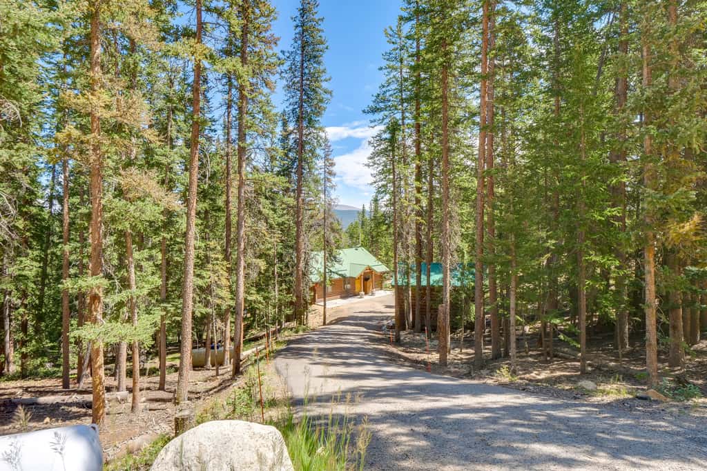 Hot Tub Hideaway w/ Views & Deck in Fairplay!