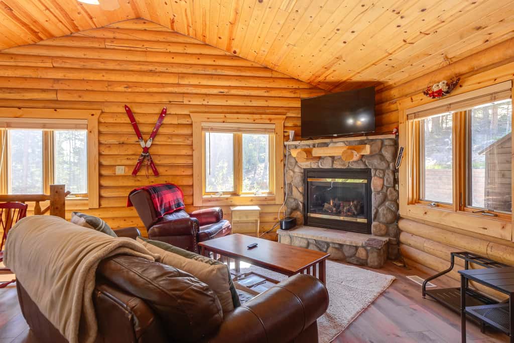 Hot Tub Hideaway w/ Views & Deck in Fairplay!