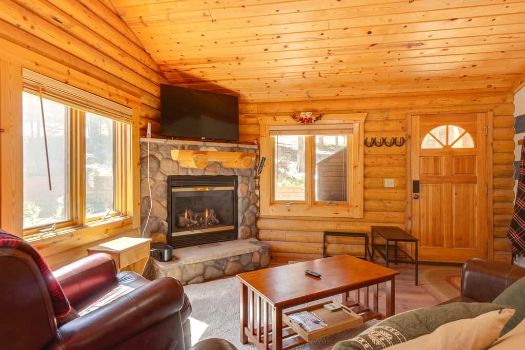 Hot Tub Hideaway w/ Views & Deck in Fairplay!
