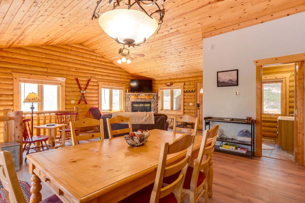 Hot Tub Hideaway w/ Views & Deck in Fairplay!