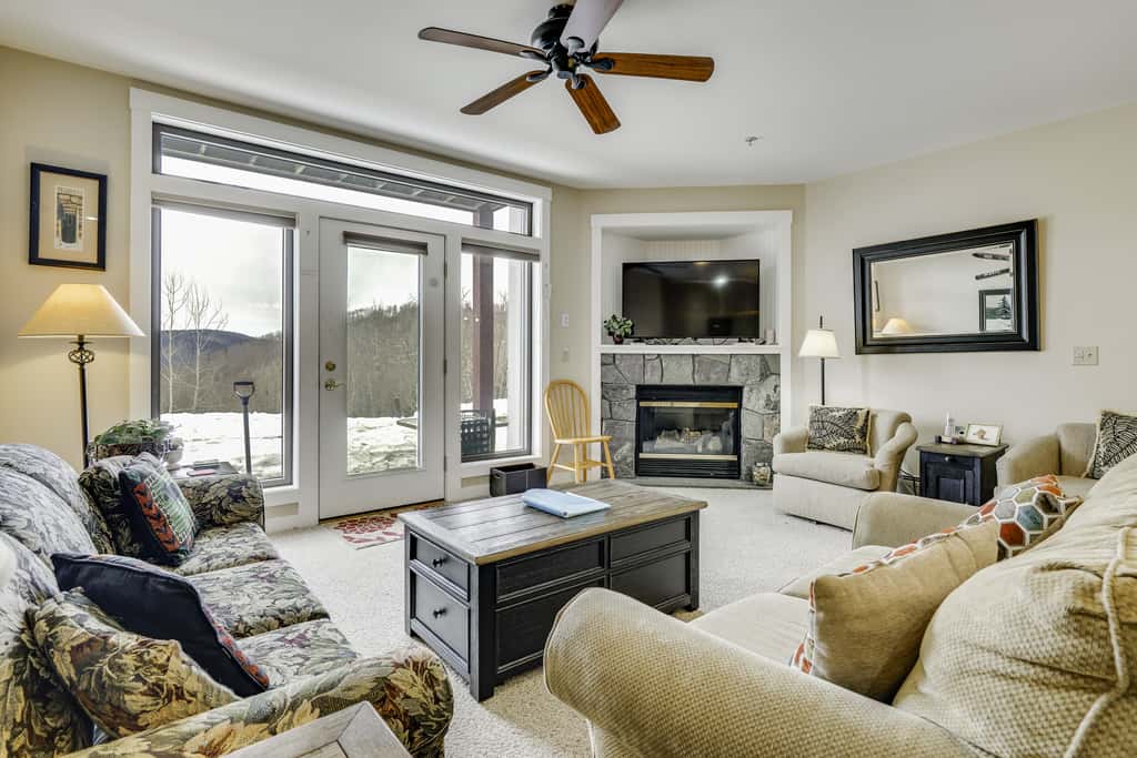 Direct Trail Access: Resort-Style Killington Gem