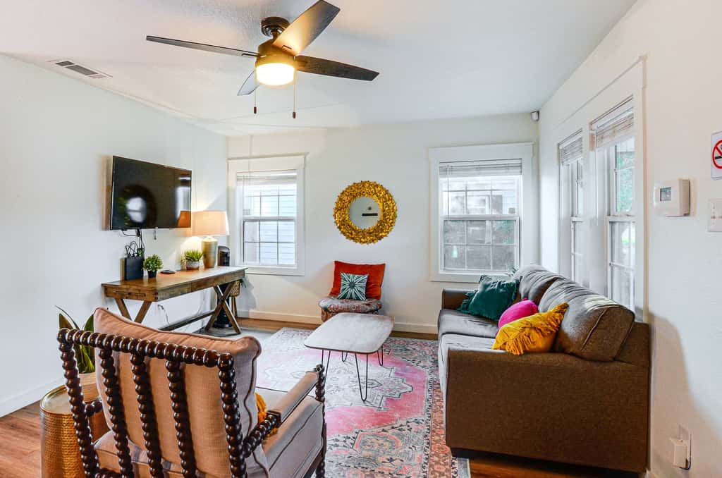 Chic Home ~ 2 Mi to TTU w/ Grill & Yard in Lubbock