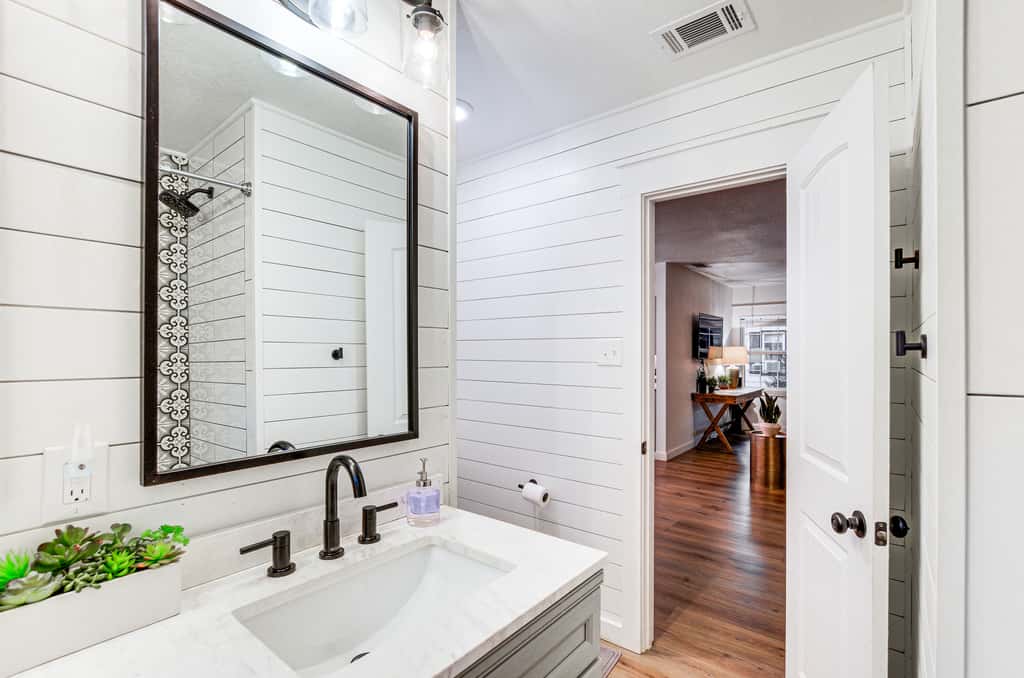 Chic Home ~ 2 Mi to TTU w/ Grill & Yard in Lubbock