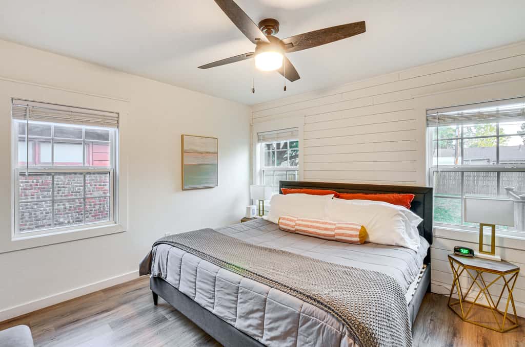 Chic Home ~ 2 Mi to TTU w/ Grill & Yard in Lubbock