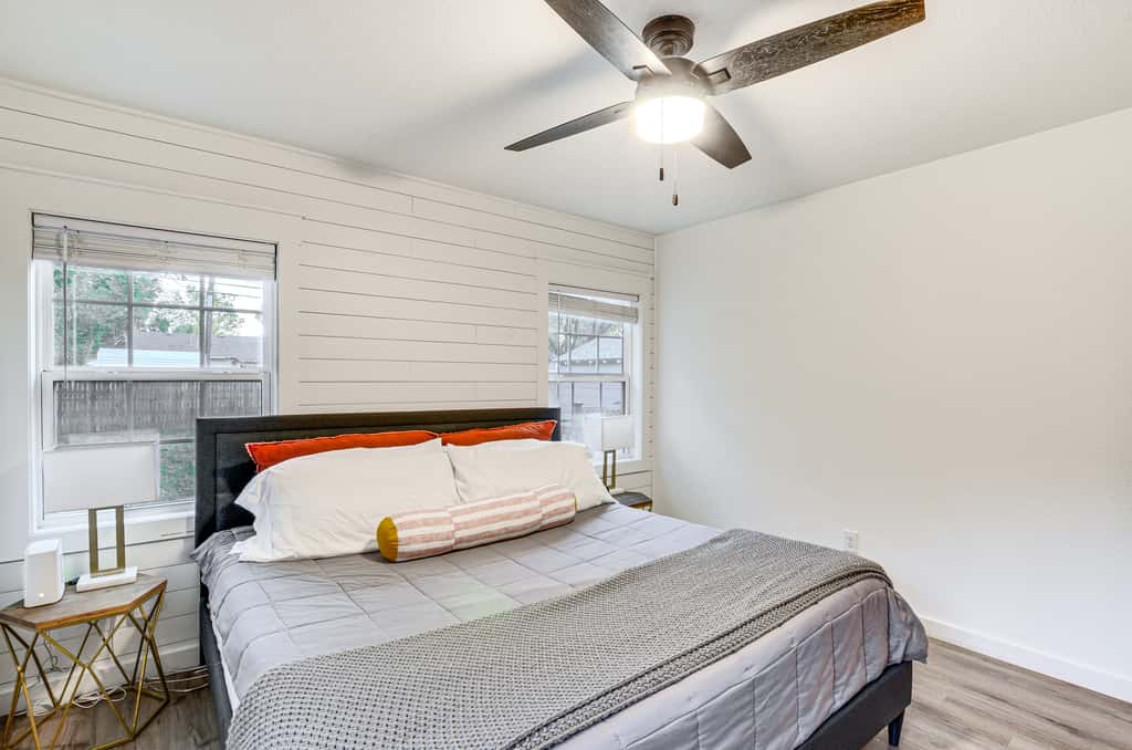 Chic Home ~ 2 Mi to TTU w/ Grill & Yard in Lubbock