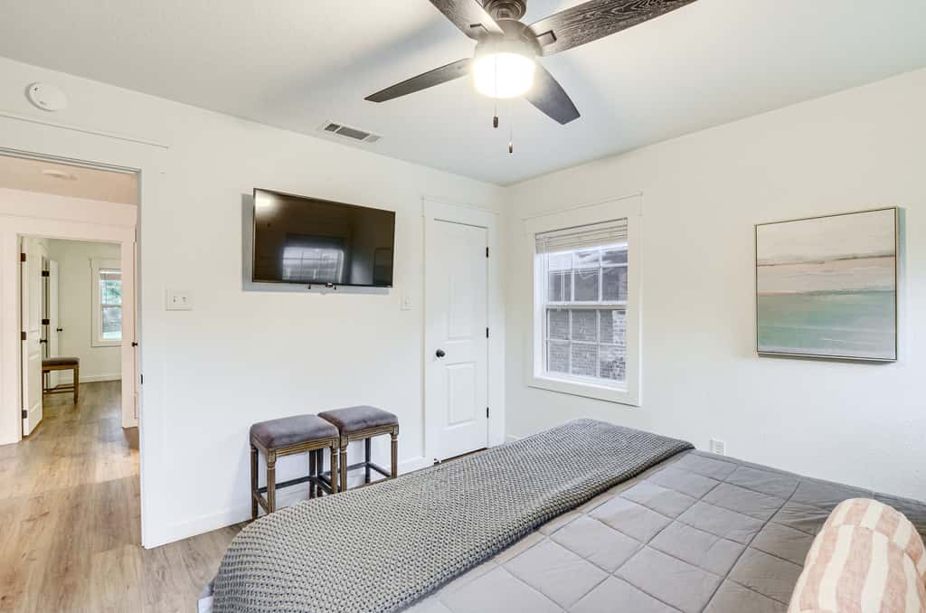 Chic Home ~ 2 Mi to TTU w/ Grill & Yard in Lubbock