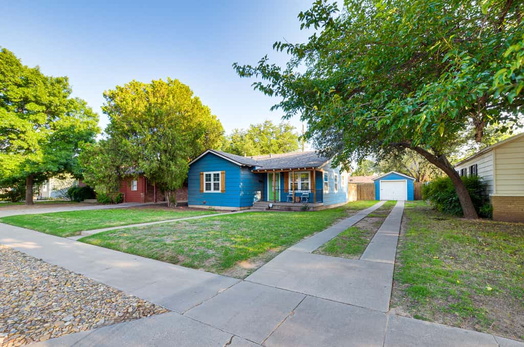 Chic Home ~ 2 Mi to TTU w/ Grill & Yard in Lubbock