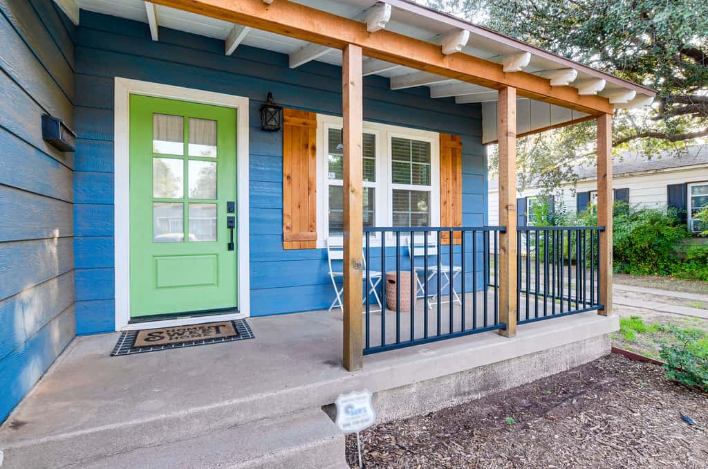 Chic Home ~ 2 Mi to TTU w/ Grill & Yard in Lubbock