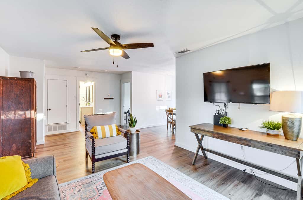 Chic Home ~ 2 Mi to TTU w/ Grill & Yard in Lubbock