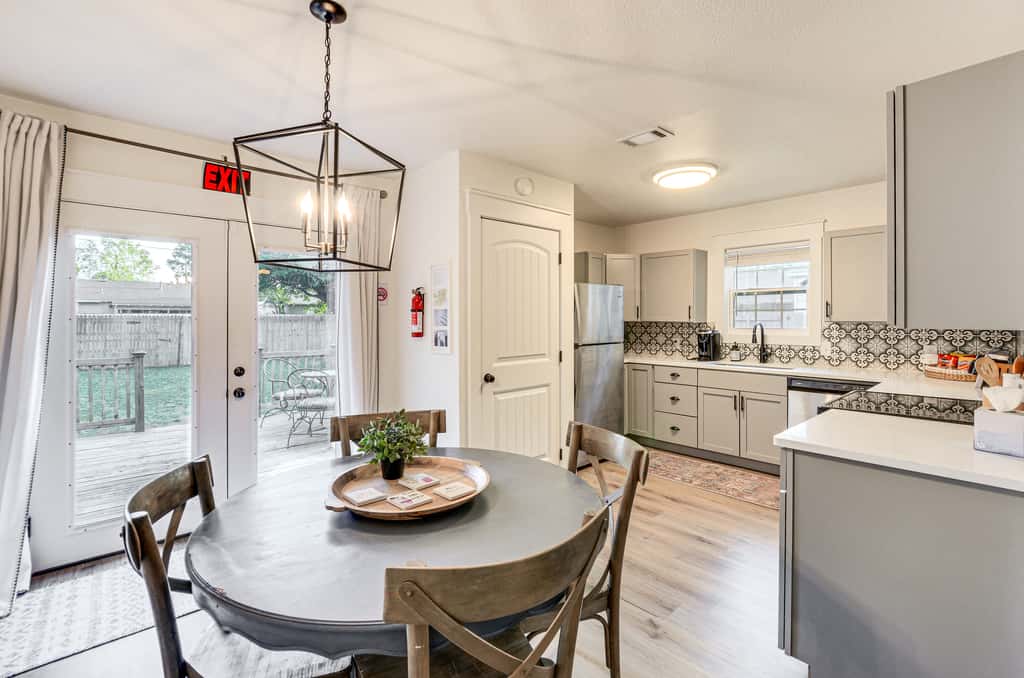 Chic Home ~ 2 Mi to TTU w/ Grill & Yard in Lubbock