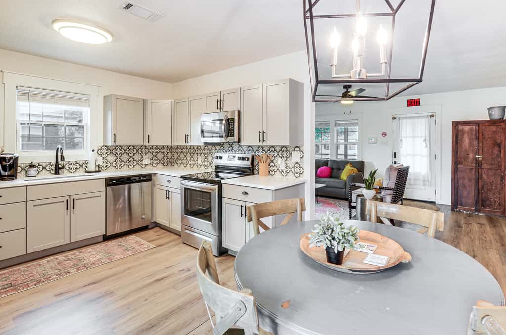 Chic Home ~ 2 Mi to TTU w/ Grill & Yard in Lubbock