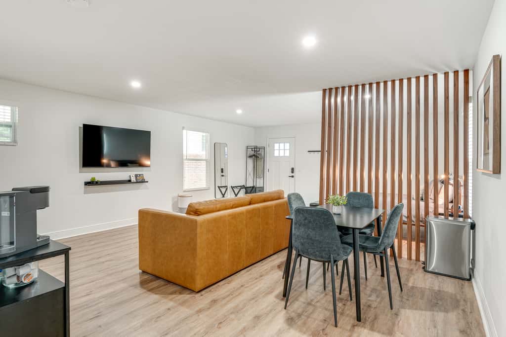 WFH Friendly! Stylish Lakeland Studio