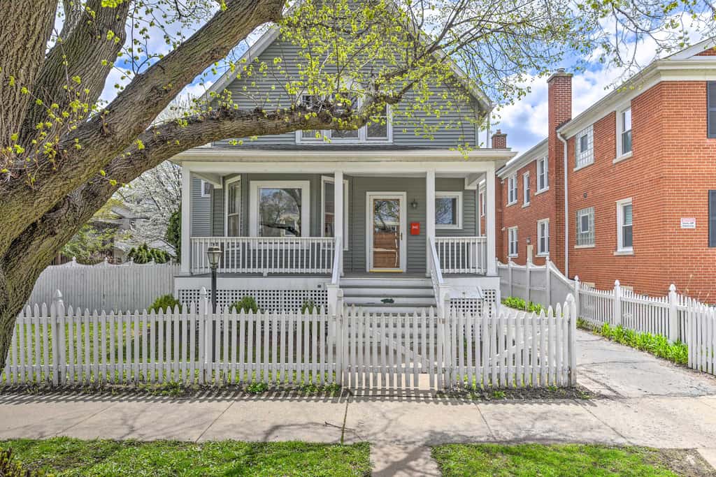 Oak Park Home w/ Grill - 5 Mi to Garfield Park!