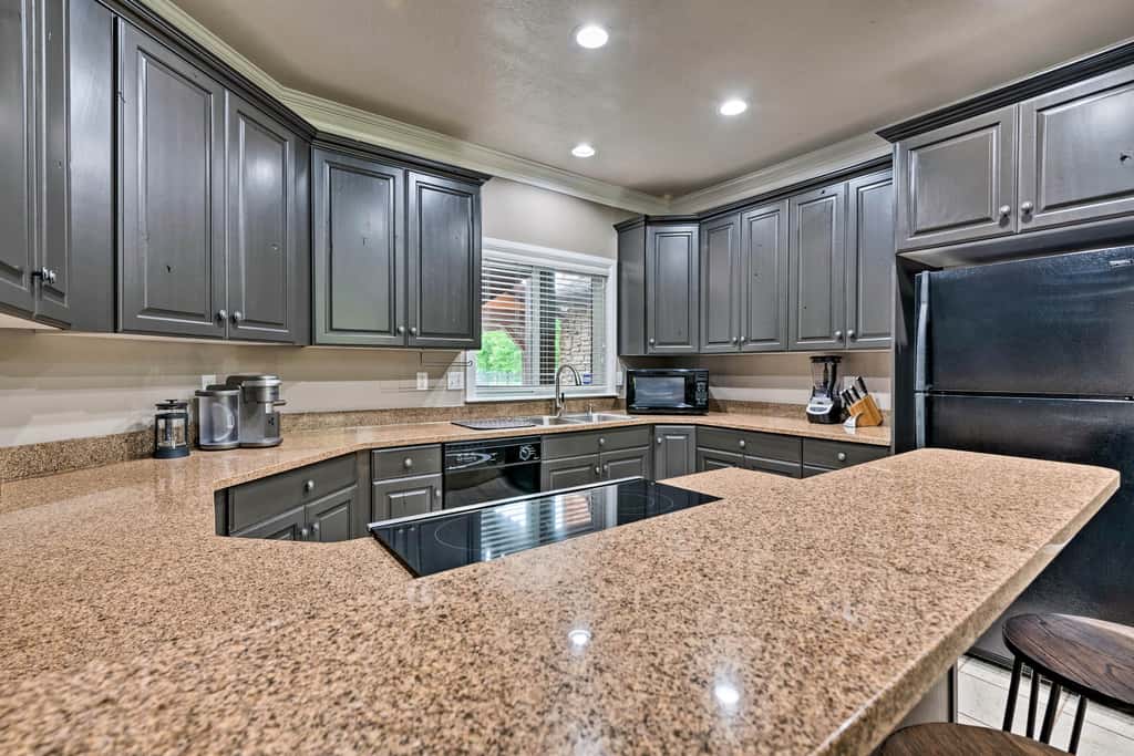 Renovated Condo 8 Miles to Snowbasin Ski Resort!
