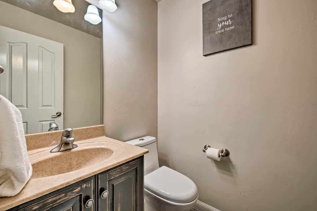 Renovated Condo 8 Miles to Snowbasin Ski Resort!