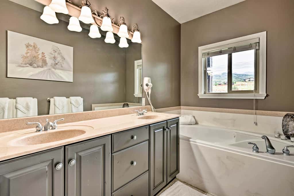 Renovated Condo 8 Miles to Snowbasin Ski Resort!
