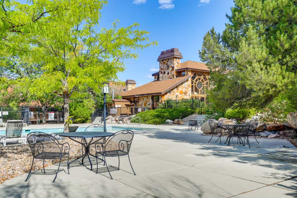 Eden Mountain Escape w/ Community Pool!