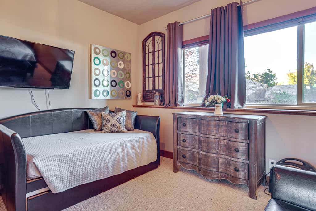 Ski, Hike & Relax: Eden Condo w/ Hot Tub Access