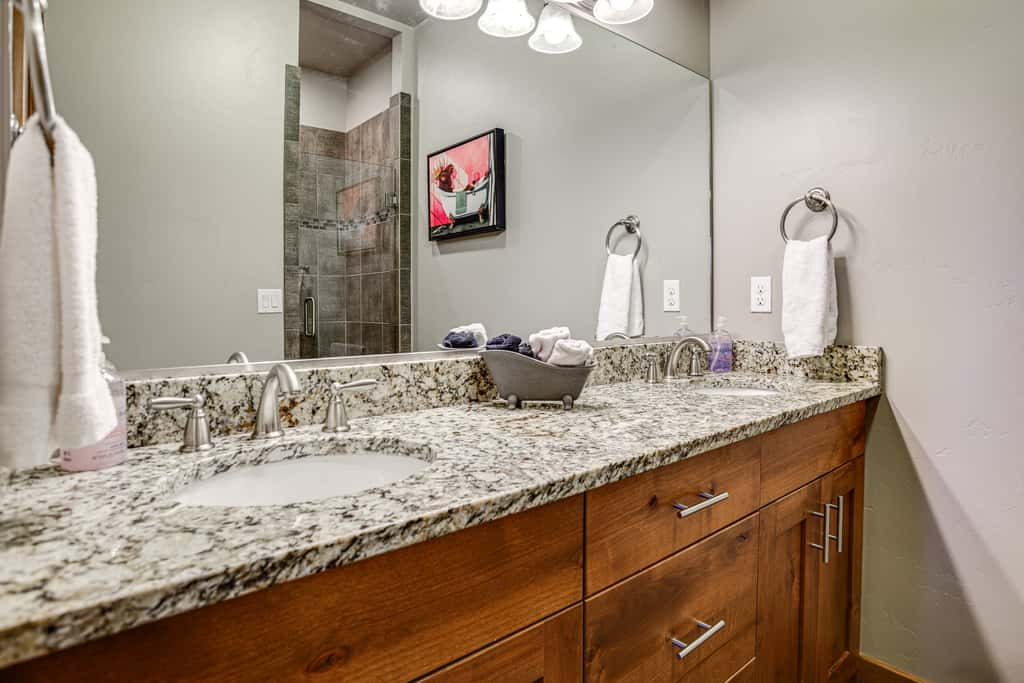 Ski, Hike & Relax: Eden Condo w/ Hot Tub Access