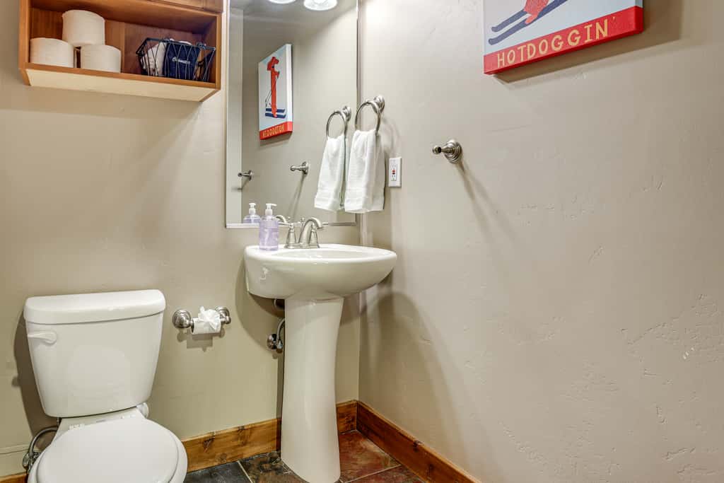 Ski, Hike & Relax: Eden Condo w/ Hot Tub Access