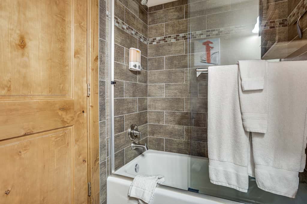 Ski, Hike & Relax: Eden Condo w/ Hot Tub Access