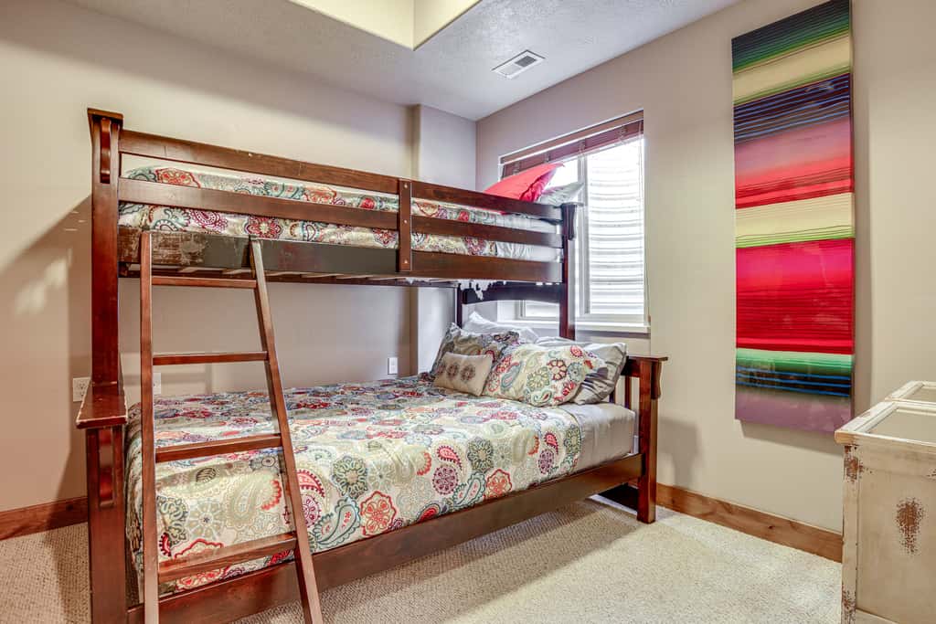 Ski, Hike & Relax: Eden Condo w/ Hot Tub Access